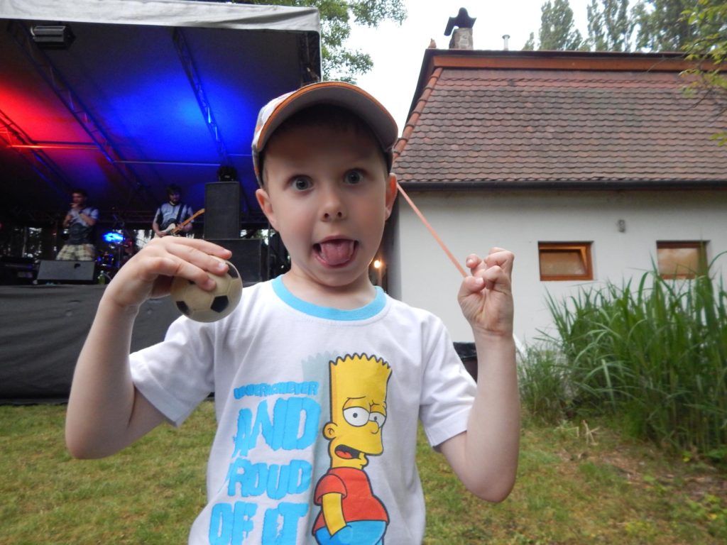 Rock 4 Children aneb kRoc(k)em k dětem, Bistro U Čápa, Mostkovice [5] (28.5.2016) - Kervežekson (crossover kapela z Prostějova)